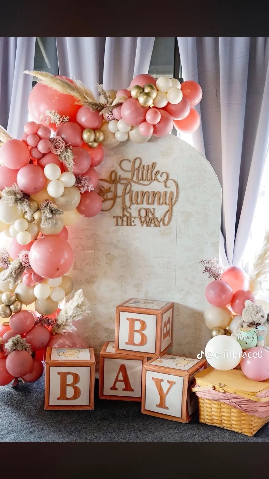 Little Hunny Balloon Display